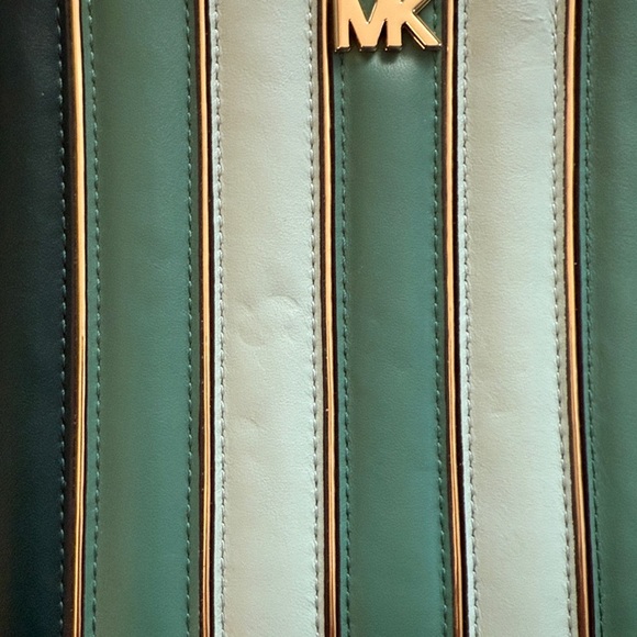 Michael Kors clutch - Picture 4 of 16